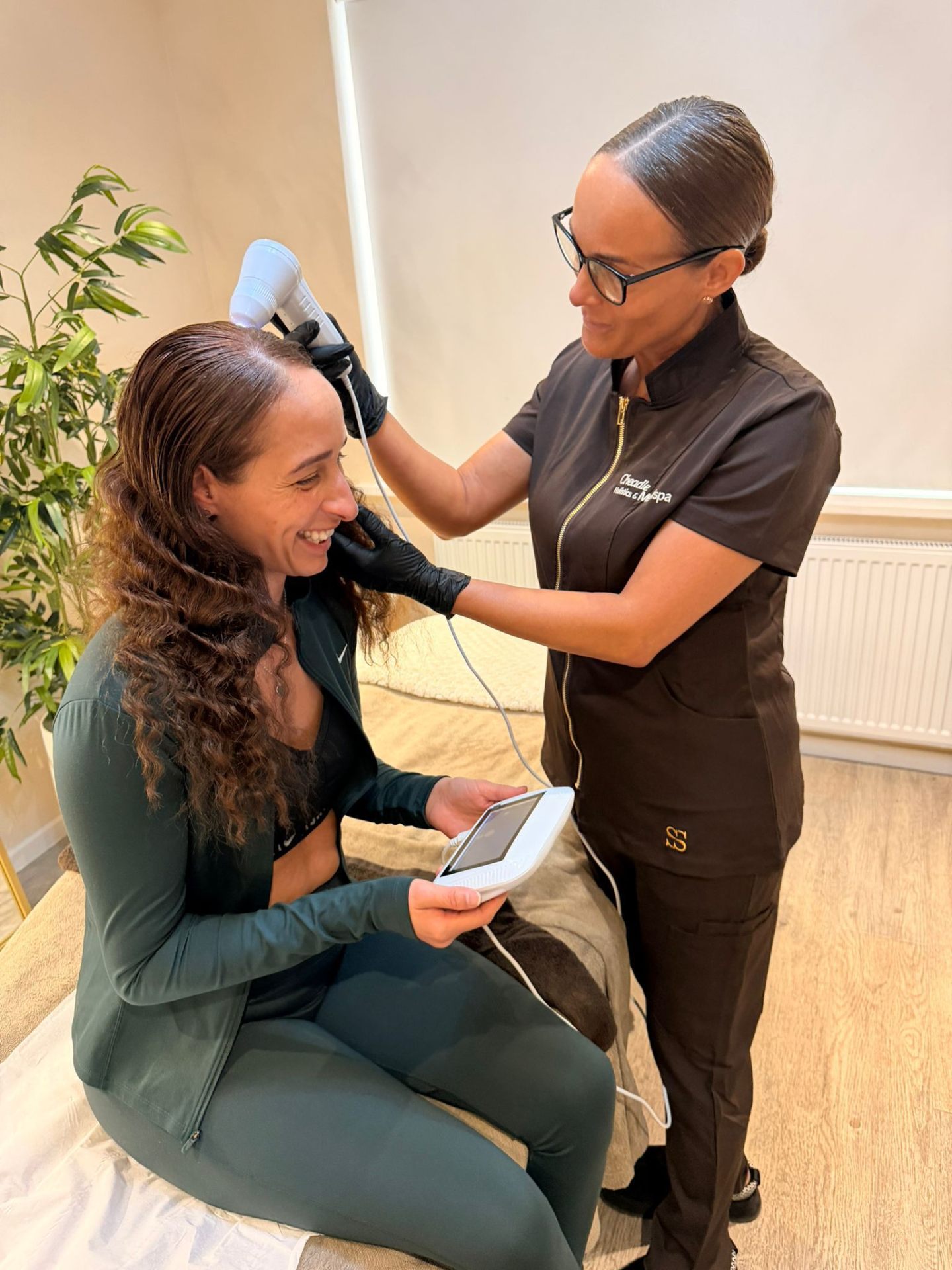 Scalp analysis during a Head Spa